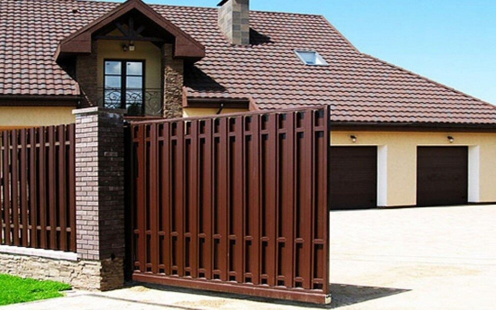 Красивые деревянные ворота для частного дома фото
