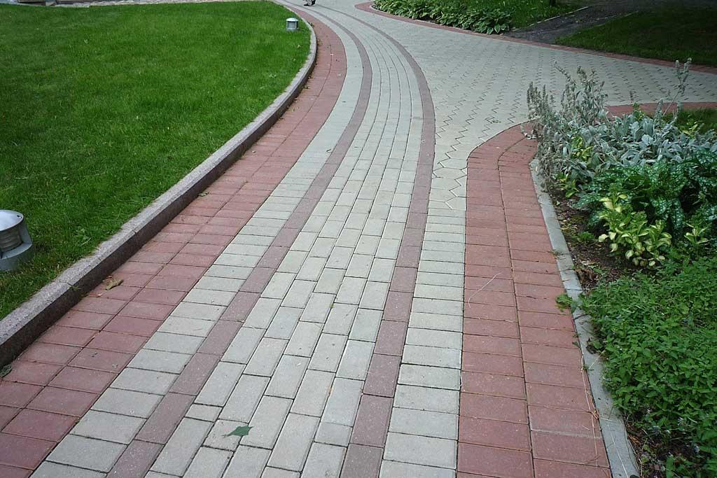 Садовая дорожка из тротуарной плитки
