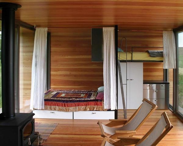 Спальня с кроватью-чердаком. Фото с сайта stroj-domik.ru