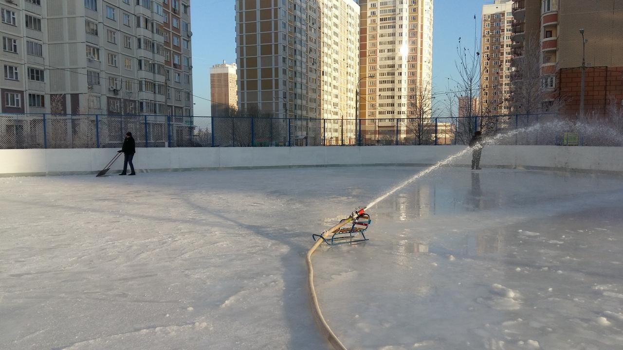 Залили ли каток. Каток в Кузнечиках Подольск. Каток Академика Доллежаля 15. Зима каток Подольск Кузнечики. Каток микрорайон Кузнечики Академика Доллежаля.